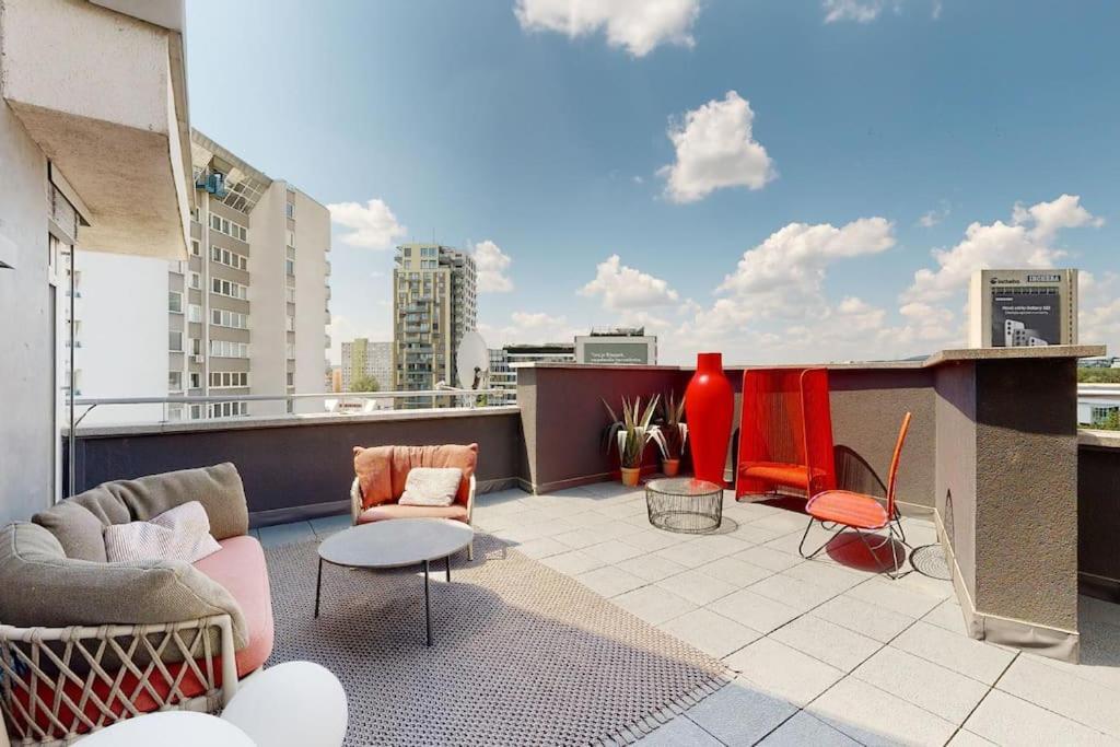 Stylovy Loft S Ohromnou Terasou Appartement Bratislava Buitenkant foto
