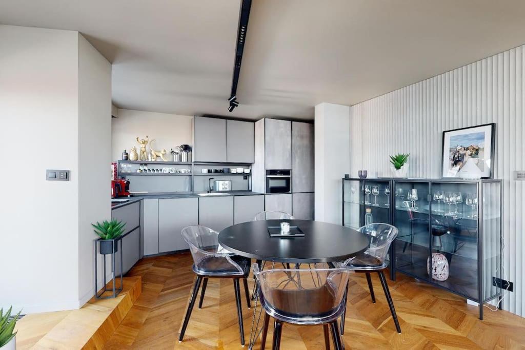 Stylovy Loft S Ohromnou Terasou Appartement Bratislava Buitenkant foto